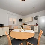 M דירה